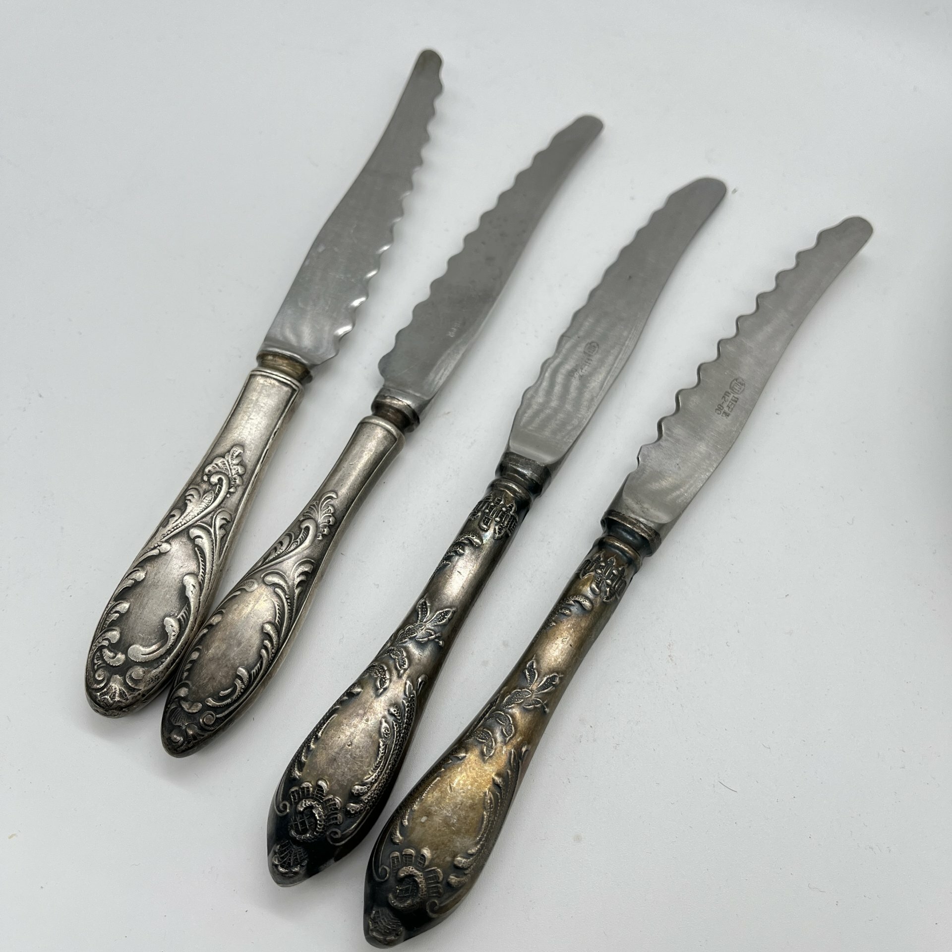 Набор из 4 ножей с волнистым лезвием (для сыра и хлеба) "Пламя" (подбор)