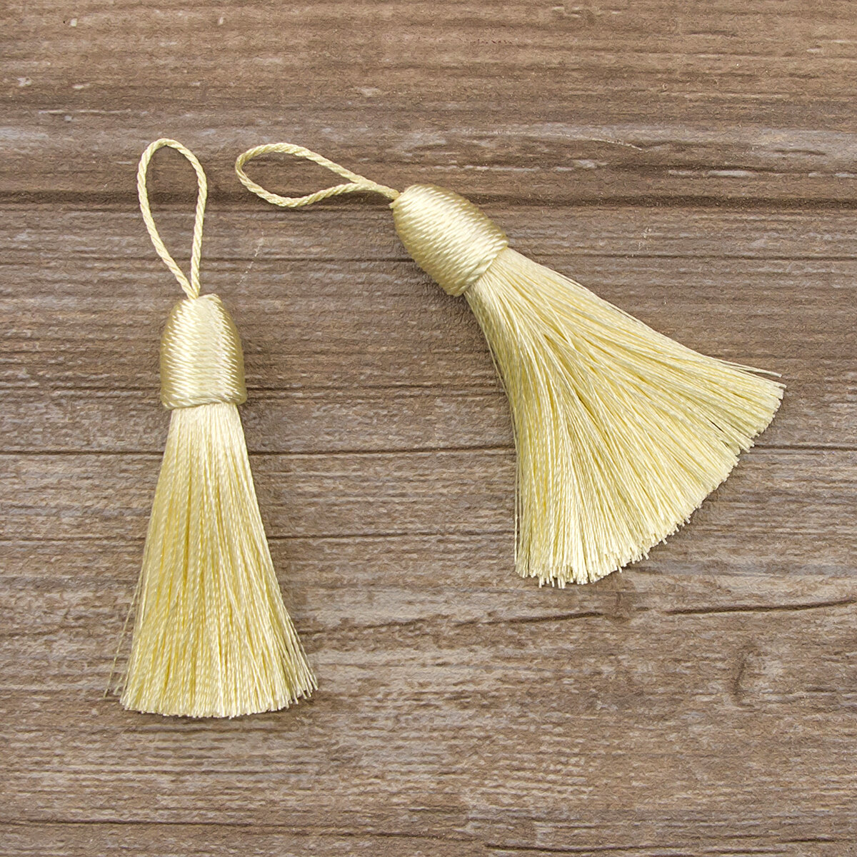 Декоративные кисти PASSAN На шнуре длина 85 мм кремовые 2 шт