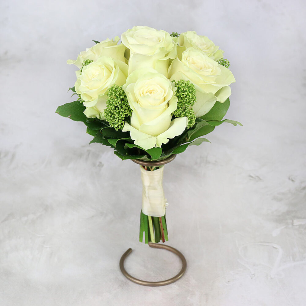 Букет невесты Букет Маркет роза скимия высота 25 см на стеблях под ленту белый