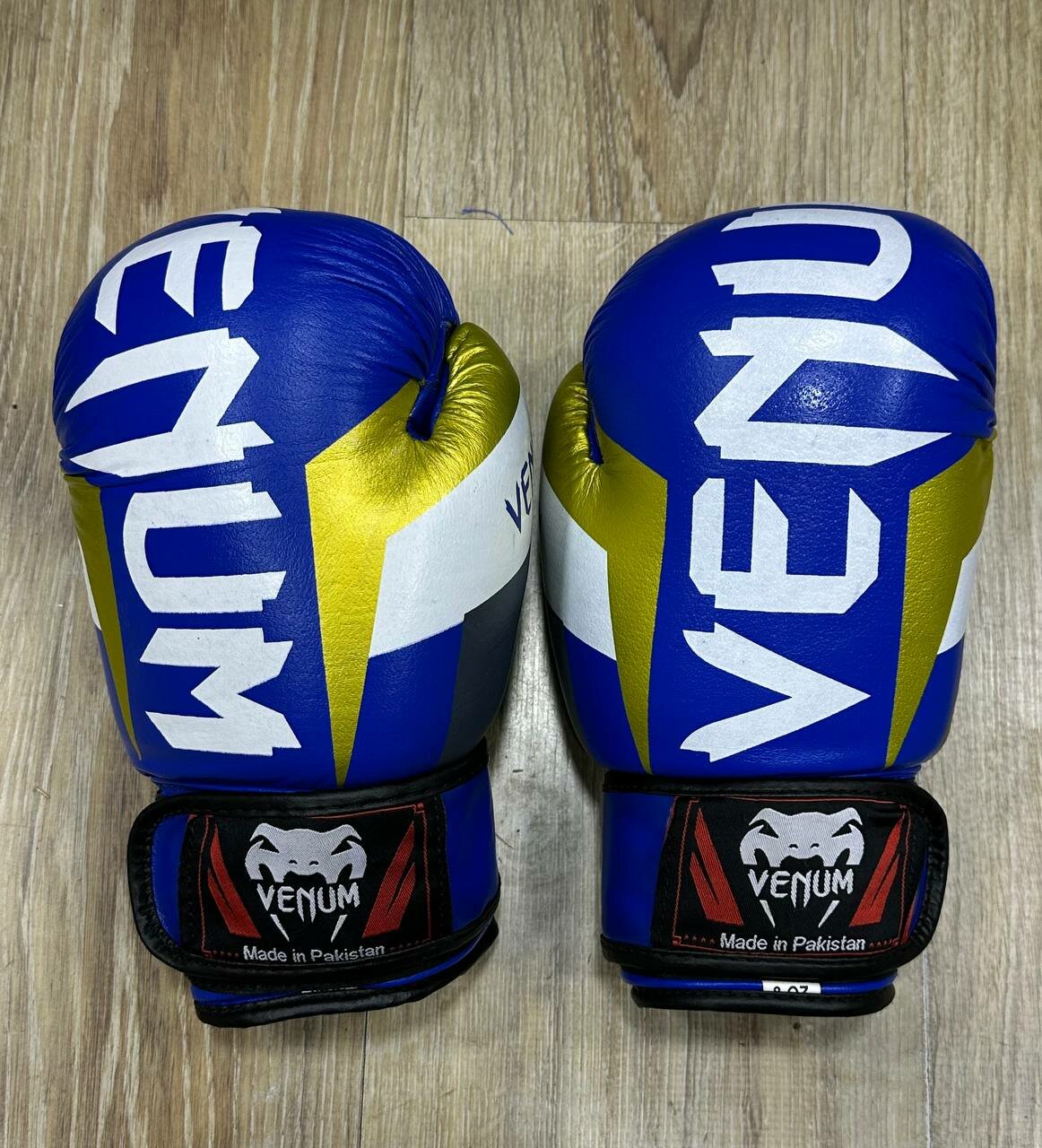 Боксерские перчатки, в стиле VENUM BUKA, для тренировок и спарринга MADE IN PAKISTAN