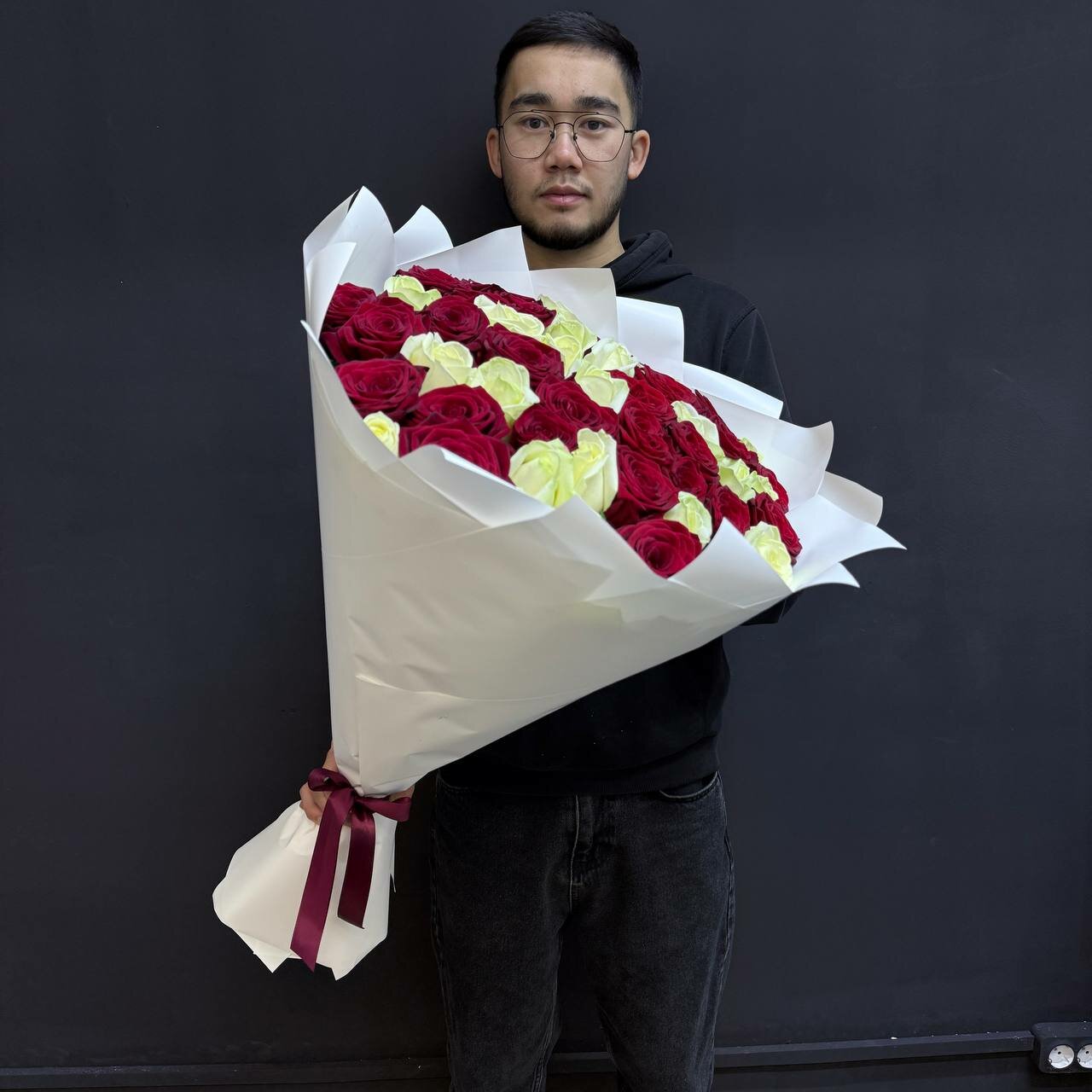 Пышный букет из 39 роз высотой 60 см WOW-Flowers с доставкой свежие