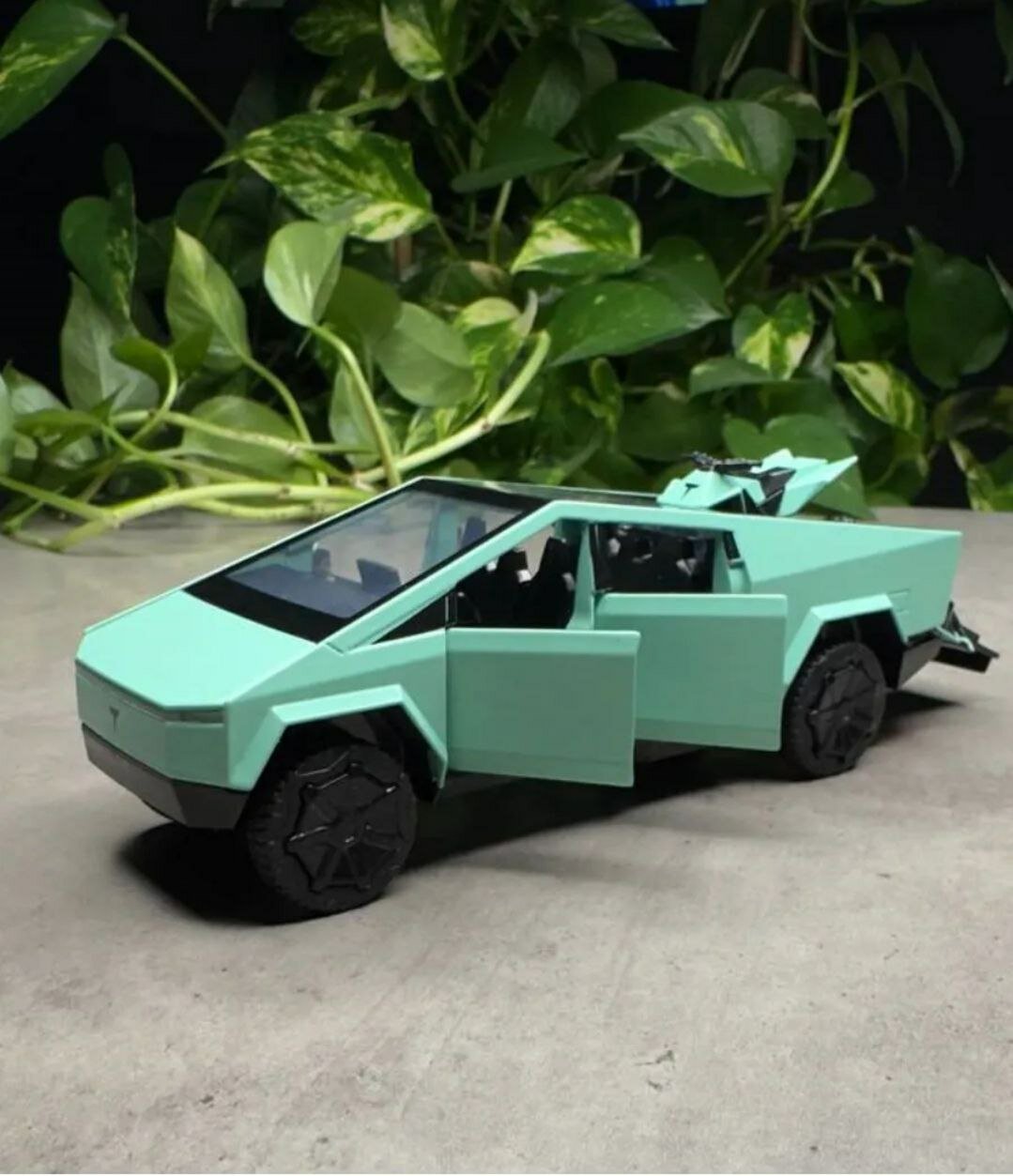 Коллекционная машинка игрушка металлическая TESLA - Cybertruck с багажником масштабная модель Тесла 1:24