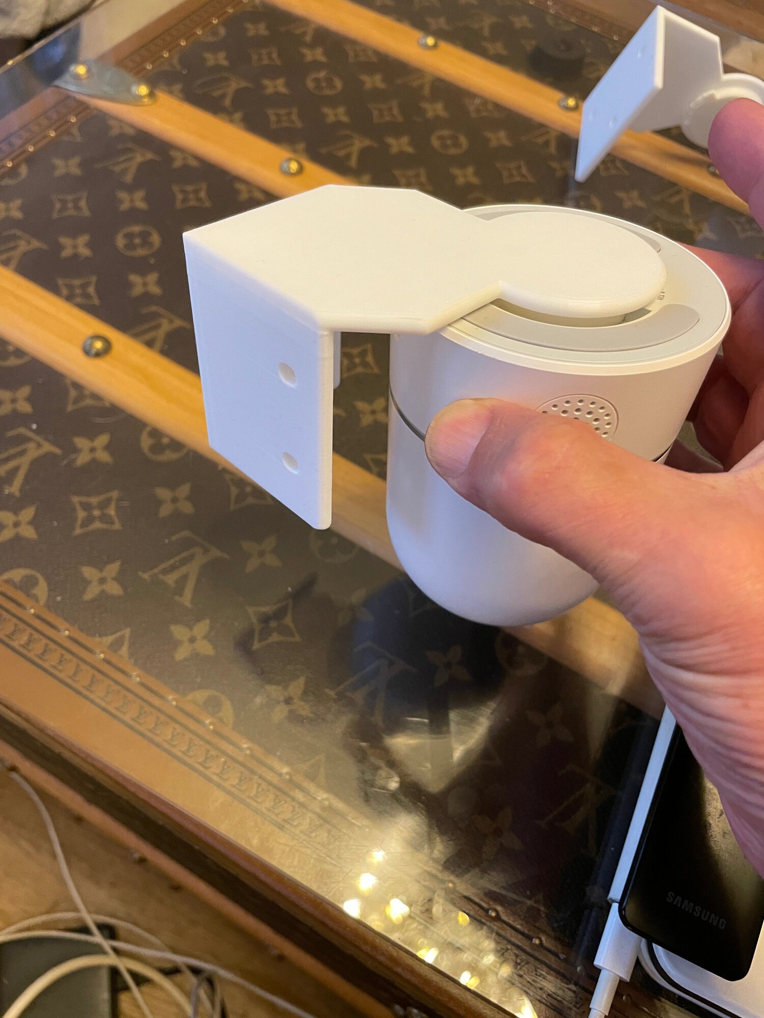 Угловое настенное крепление Eufy indoor cam 2K Pan Tilt