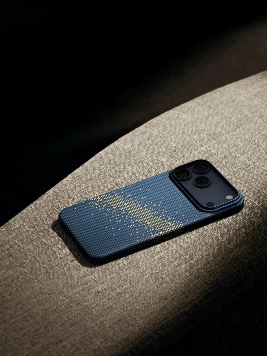 Чехол Pitaka для iPhone 17 Pro и Pro Max с MagSafe ультратонкий прочный