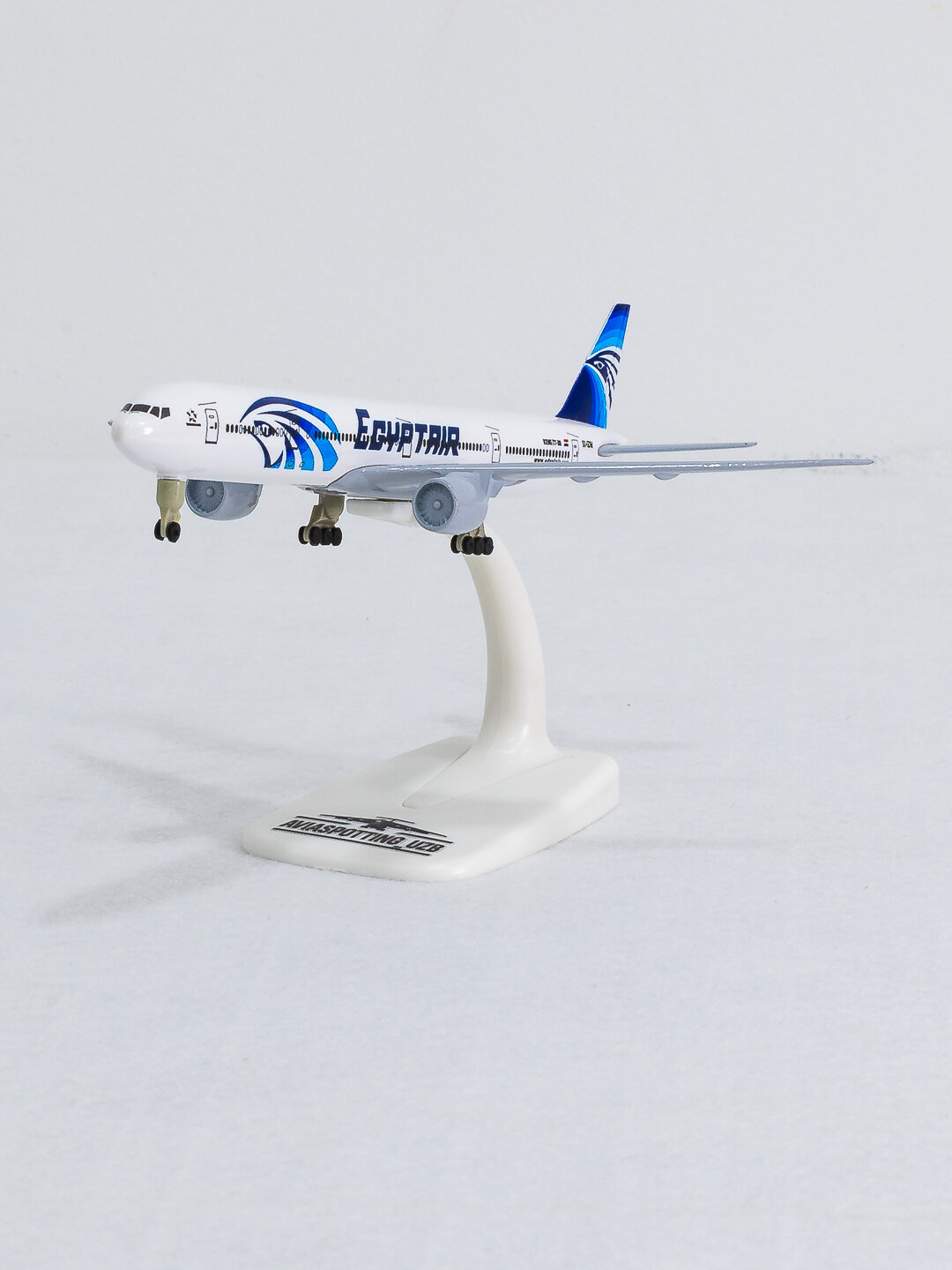 Модель самолёта Boeing 777, авиакомпания EgyptAir, 20 см, Металл+пластик, Шасси