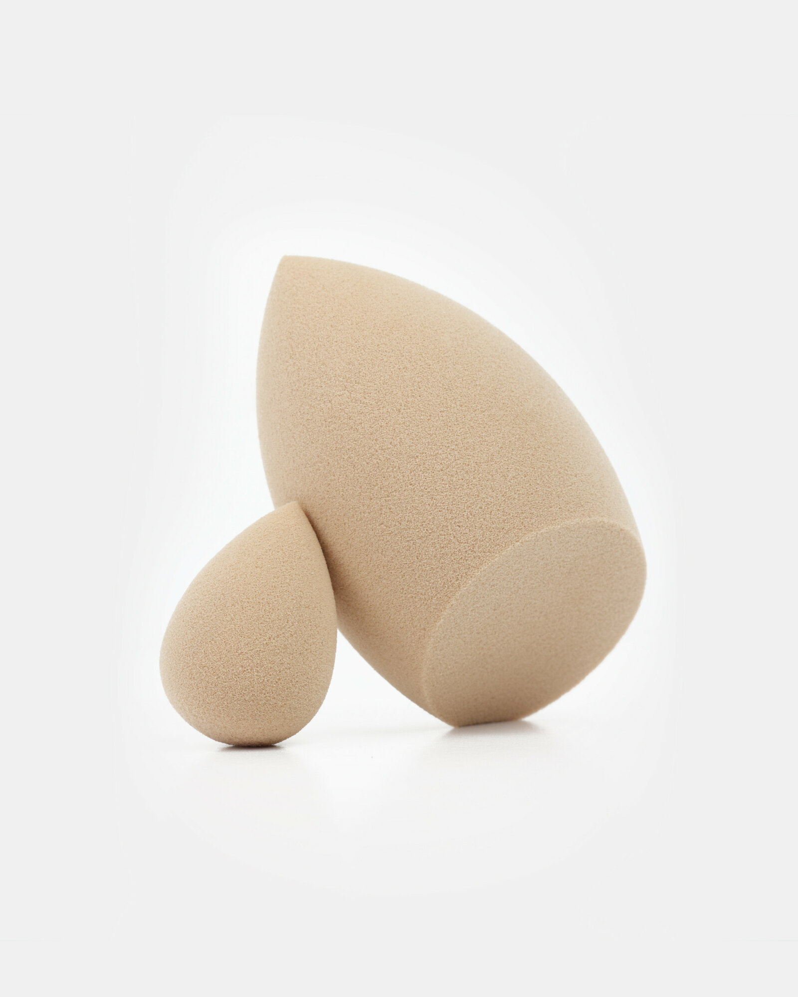 Профессиональный мини спонж для макияжа INGLOT BLENDING SPONGE MINI BEIGE — фото 1