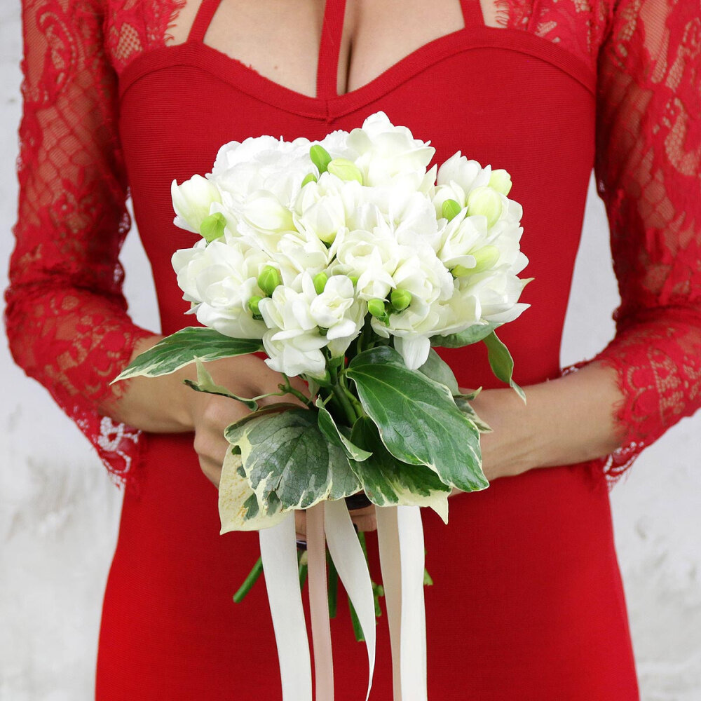 Букет Букет Маркет из фрезий гортензий листьев хедера 30 см