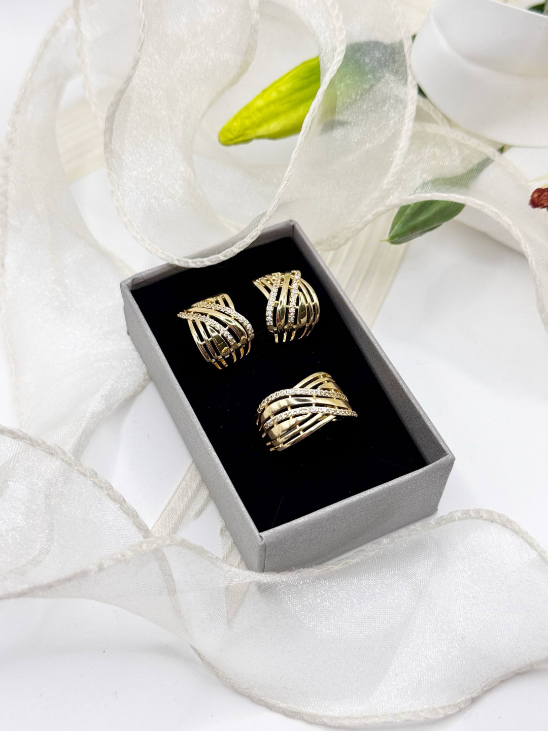 Комплект бижутерии: кольцо, серьги