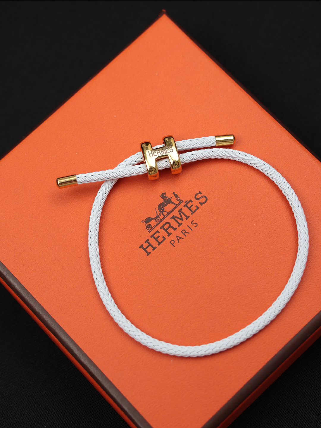 Браслет-нить