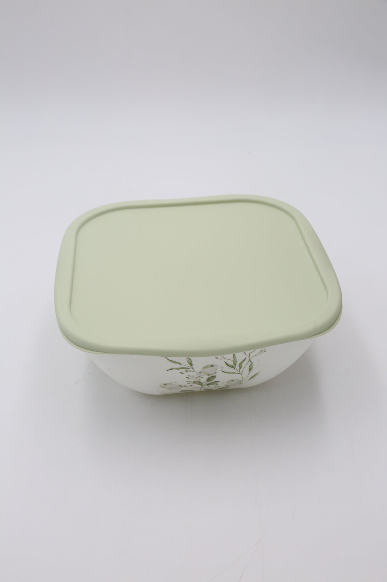 Салатник с крышкой и декором на корпусе (белый) бытпласт PERFECT 435235016 1,8л 1шт 12х1