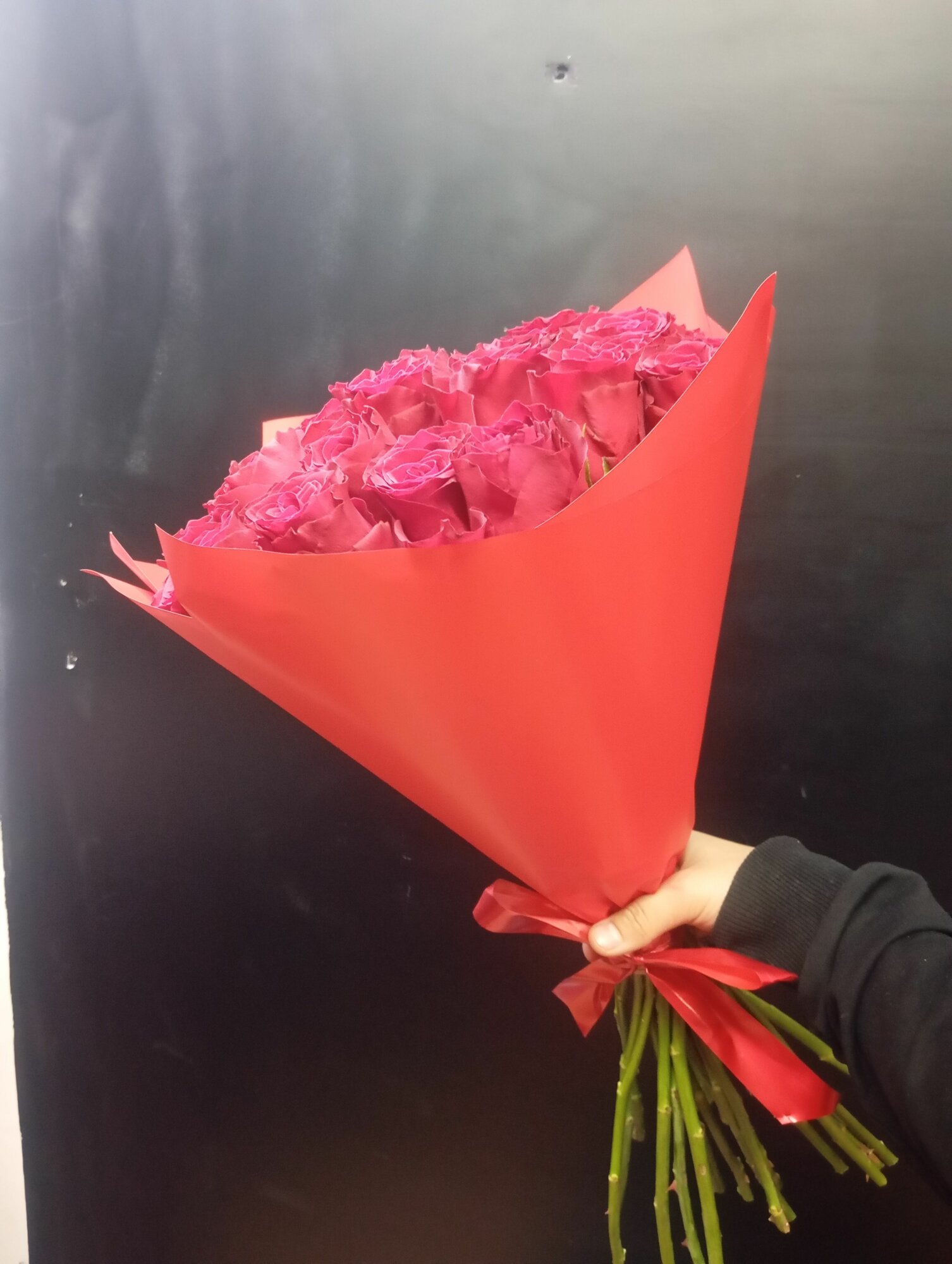 Букет цветов живых из Красных роз 25 шт. Время цветов 50-52см