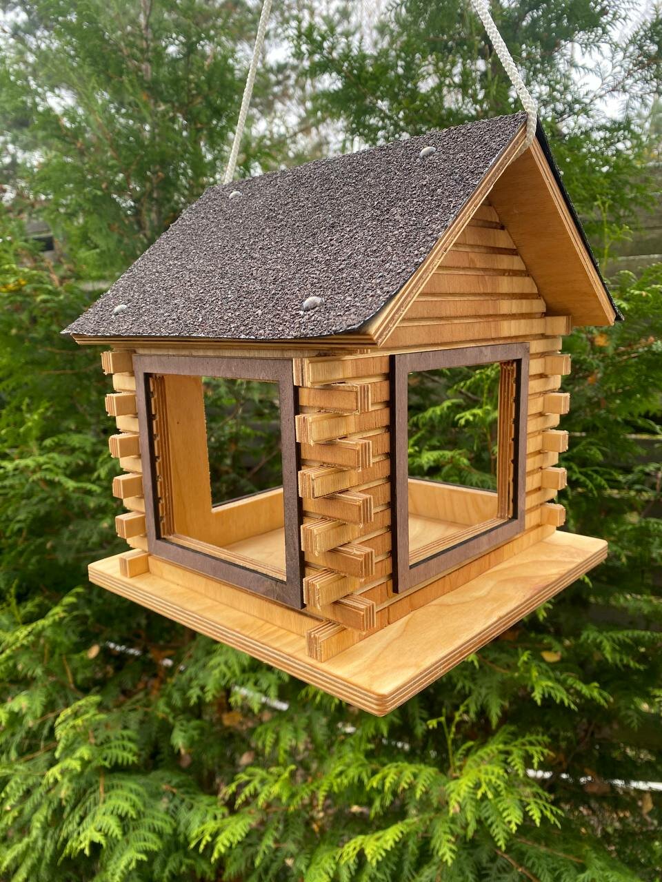 Кормушка для птиц и грызунов обработана льняным маслом крыша покрыта гибкой черепицей В26см Ш25см Г25см