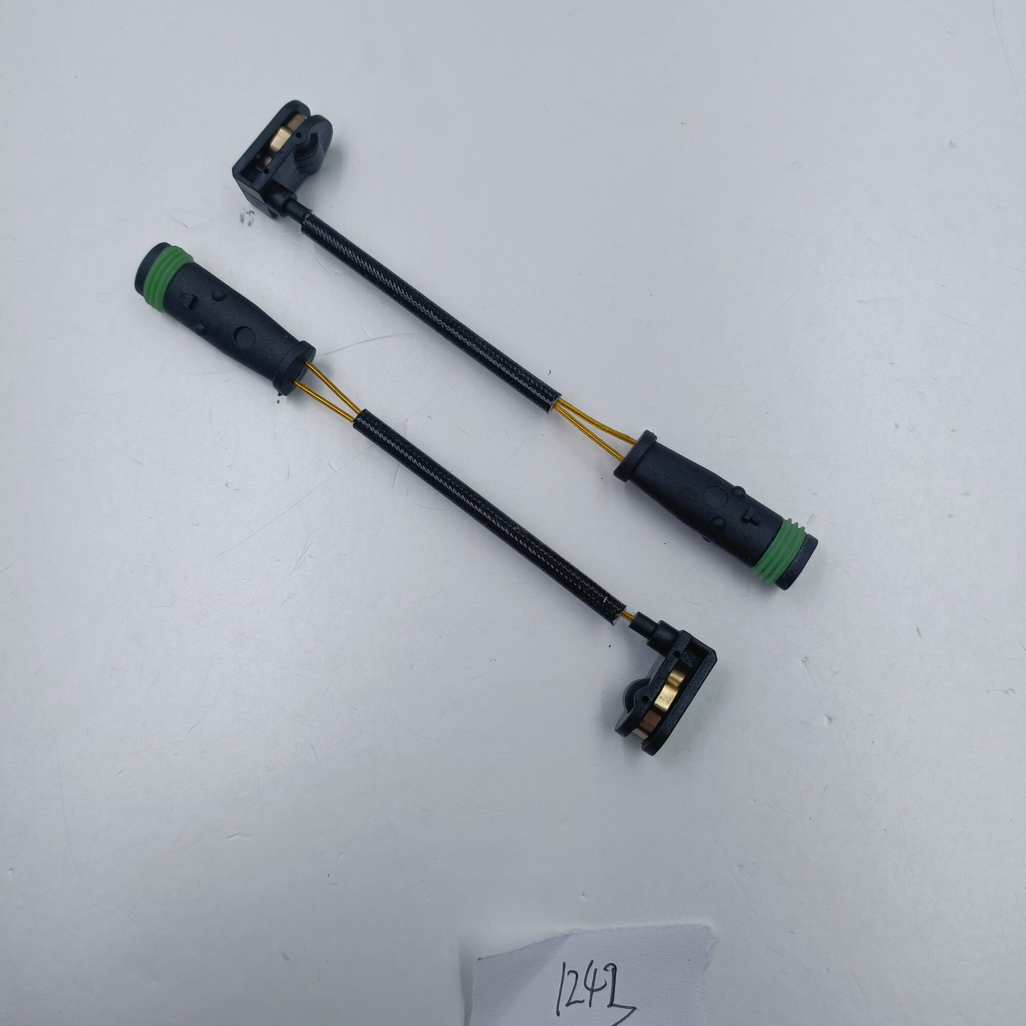 Датчик износа тормозных колодок (BRAKE sensor) 6395401517 MERCEDES-BENZ чёрный 1 шт.