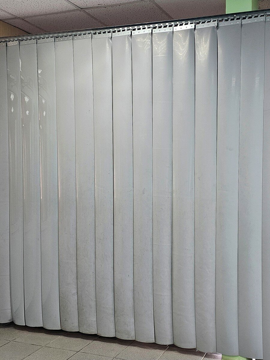 ПВХ завеса стандартная серая непрозрачная ламель 300 мм Высота 2.5 м.