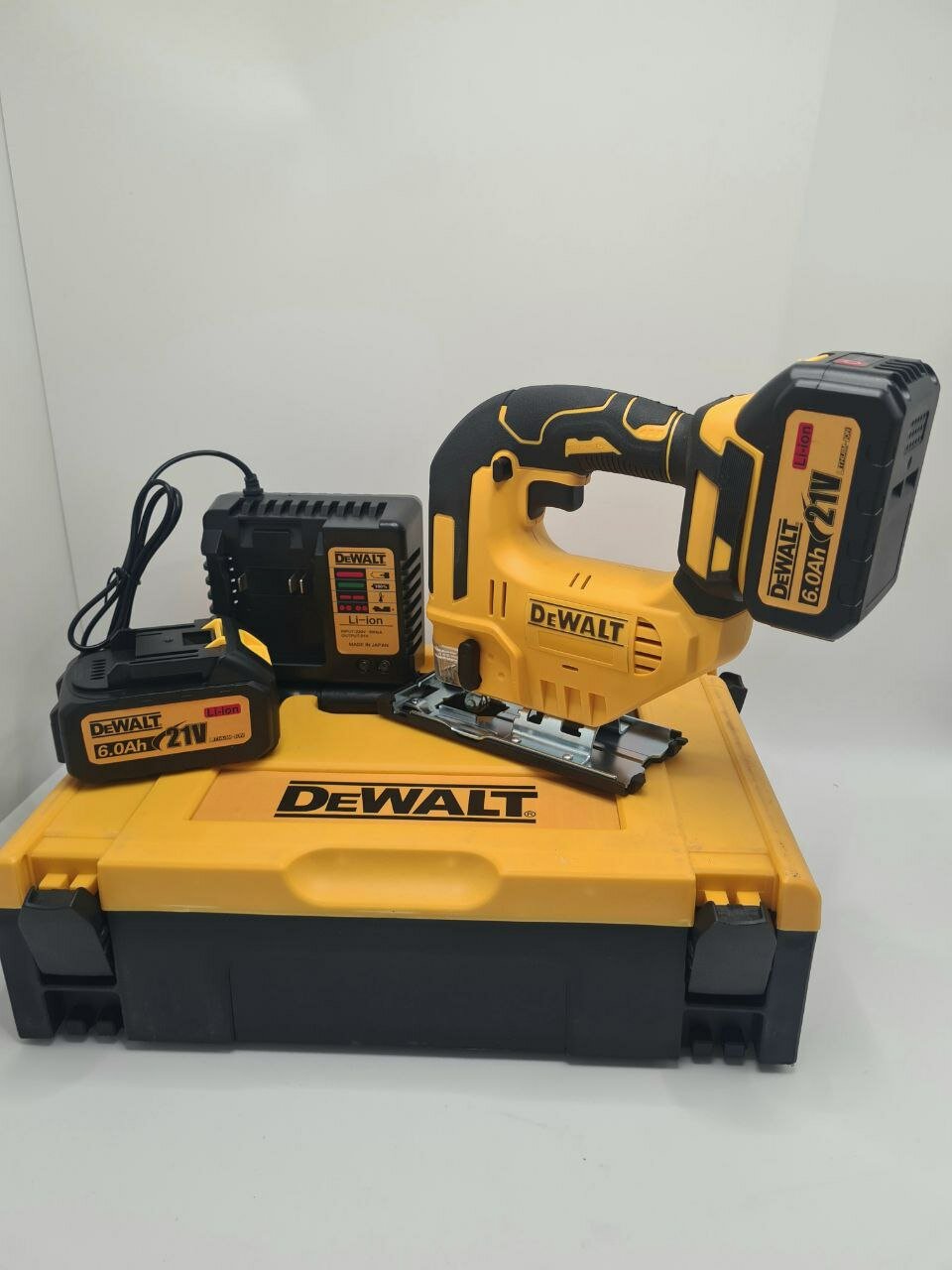 Лобзик аккумуляторный с регулировкой 21V c двумя АКБ 6Ач