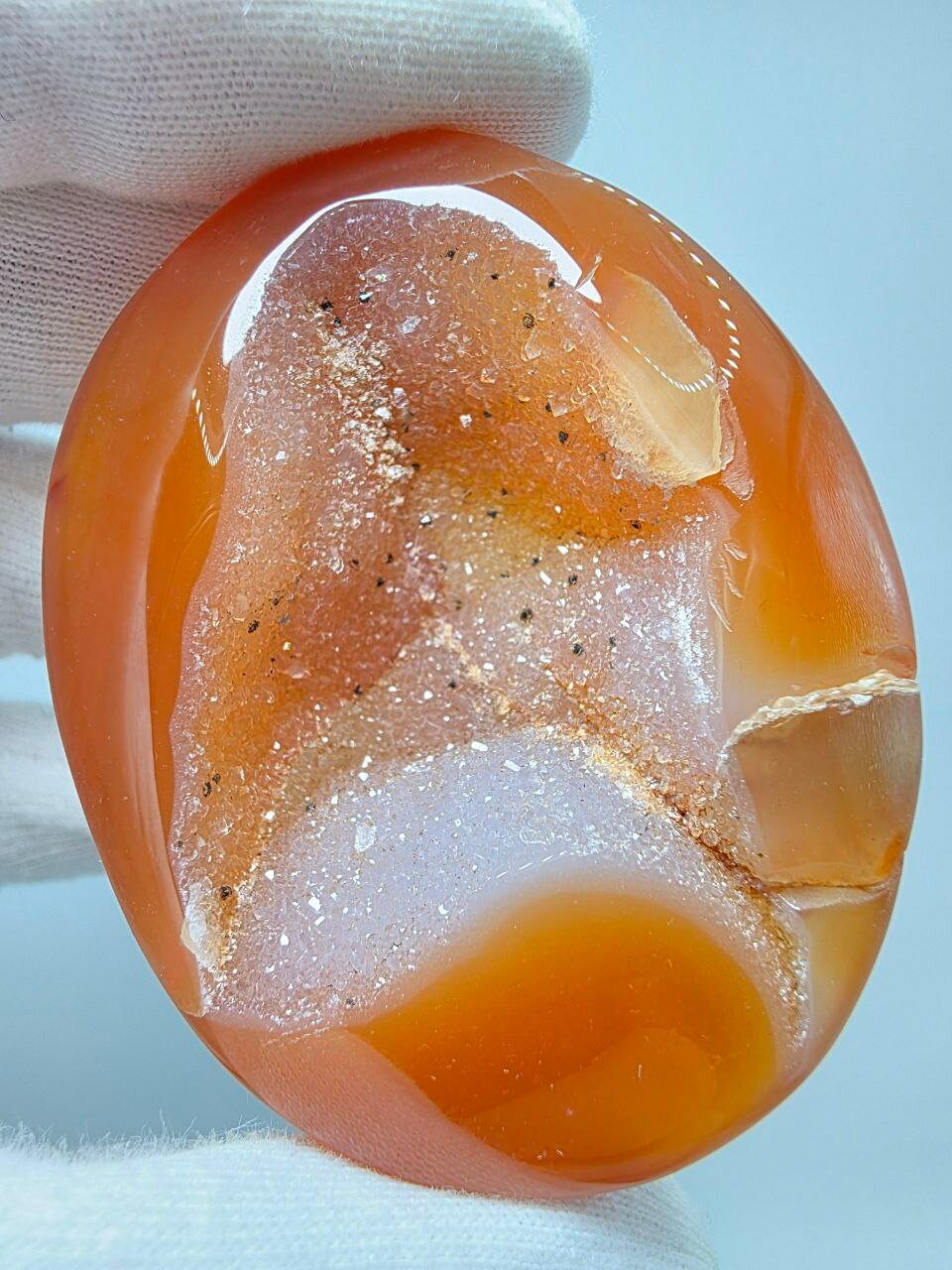 Сердолик с жеодой 61 мм, 70 г.