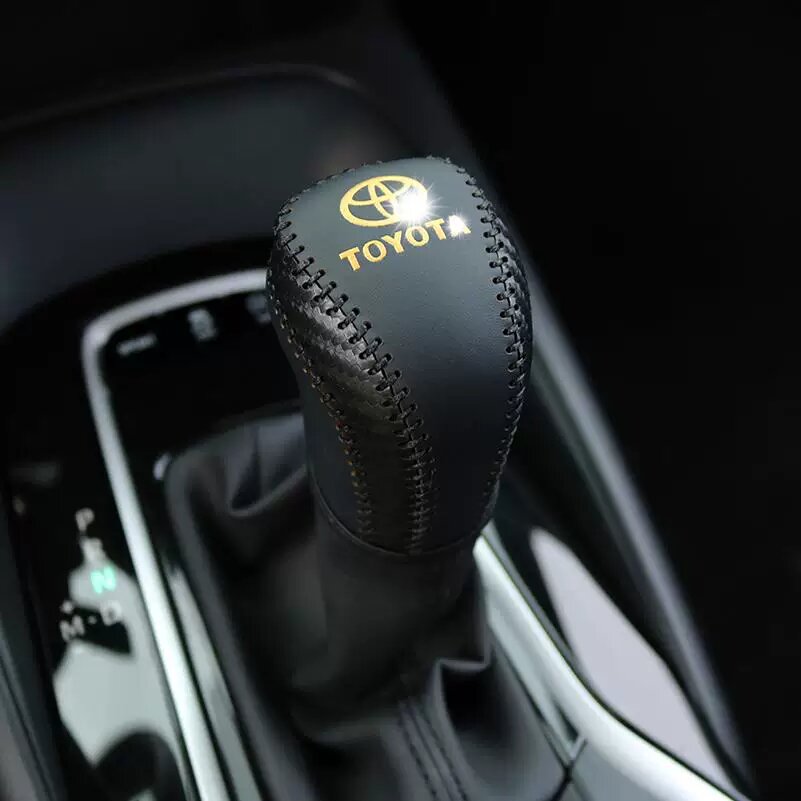 Чехол для руля из углеродного волокна с черной нитью для Toyota Corolla, C-HR, RAV4 и Levin — вариант с золотым
