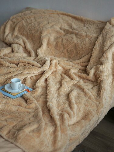 Изображение товара Плед 150х200 см для девочек подростков "Мягкие сердечки" бежевый