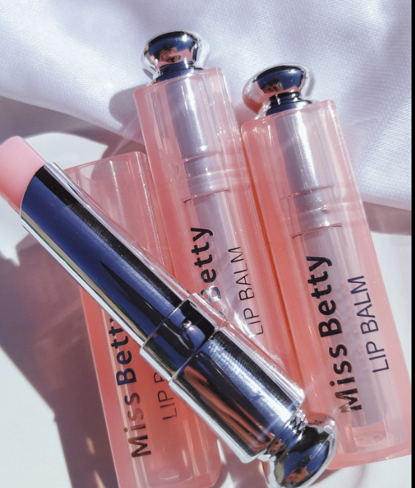 Блеск для губ "Miss Betty", увлажняющий, для ежедневного использования — фото 1