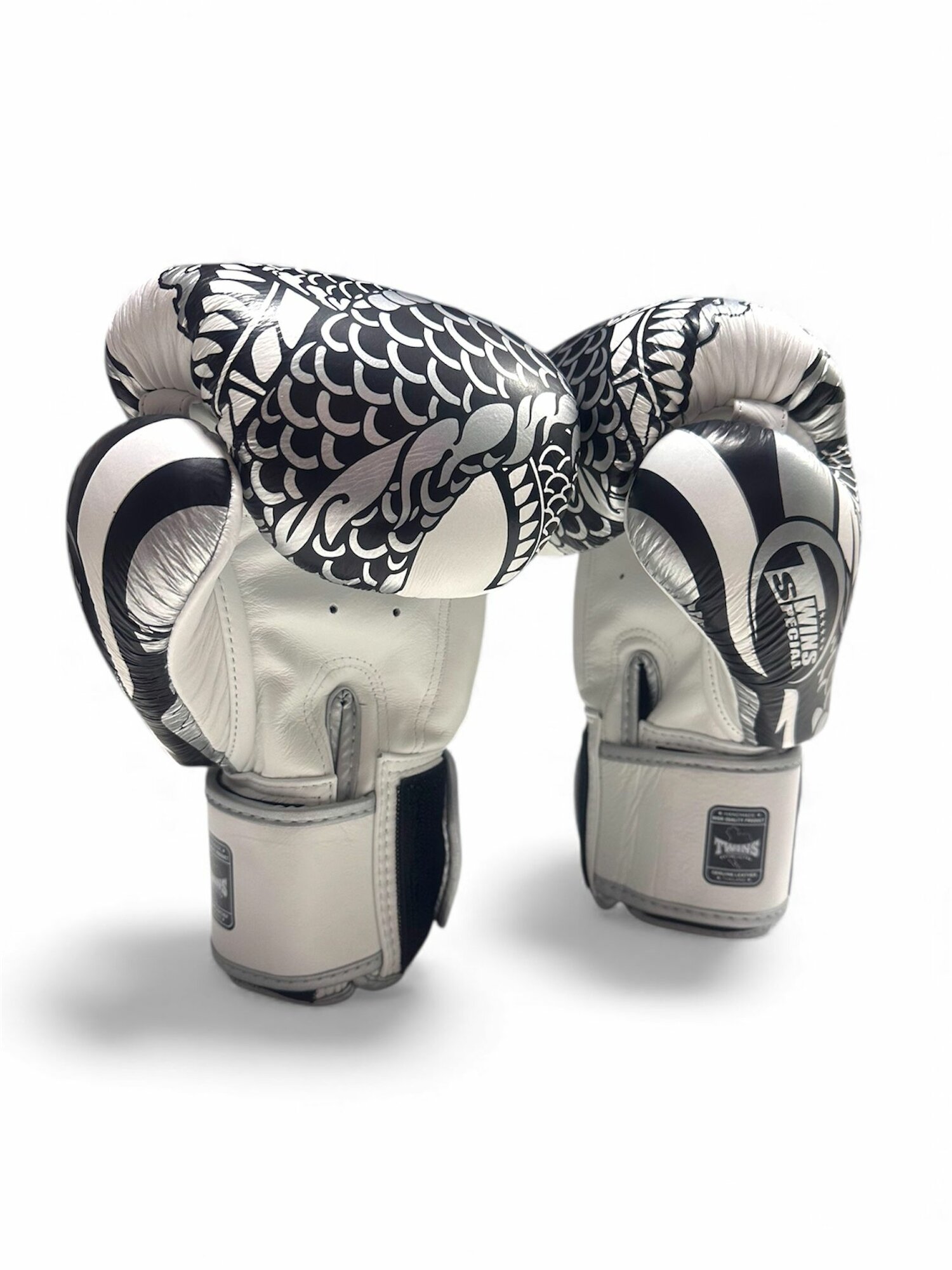 Боксерские перчатки Twins Special FBGV52 Dragon white silver 14 унций — фото 1