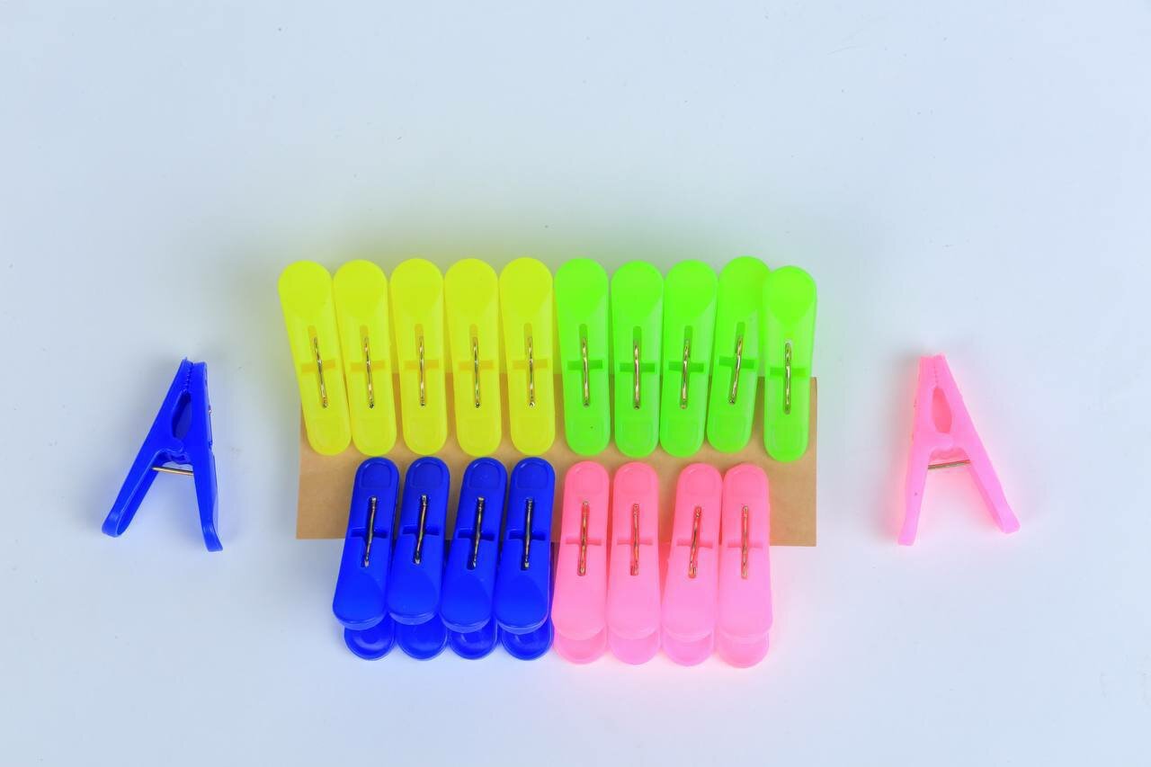 Набор разноцветных прищепок для белья Практичные и удобные прищепки 20 шт