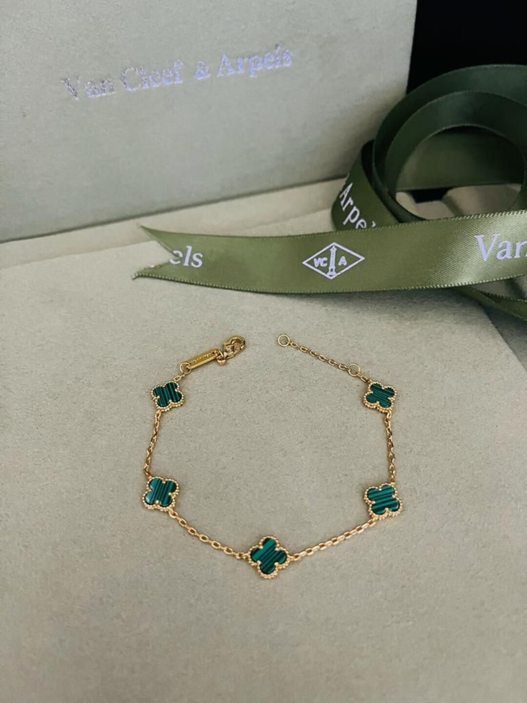 Цепочка на лицо