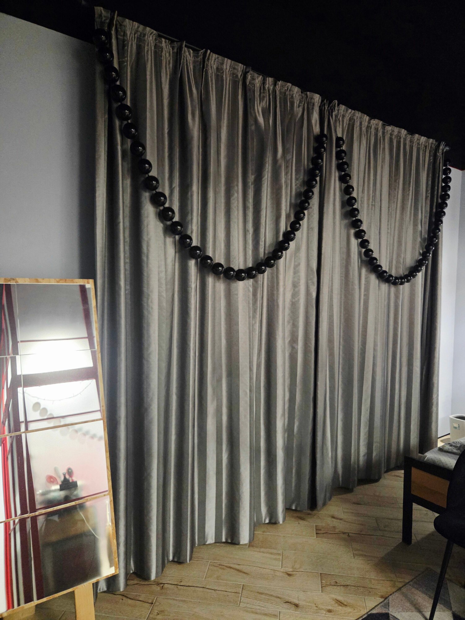 Интерьерное украшение "Бусы черные" 2,5м. d 7cm — фото 1