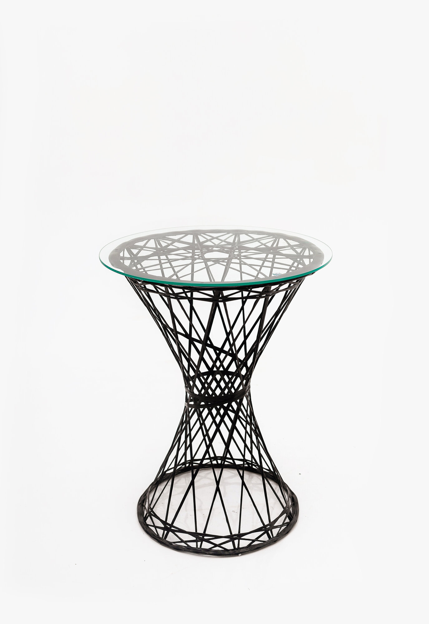 Стол Ajurio, плетеный, черный, закаленное стекло, высота 74см, длина 54см