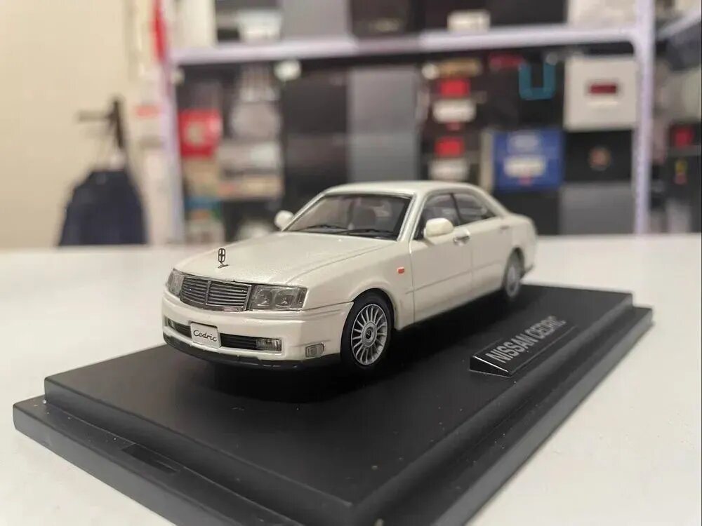 Масштабная модель Nissan Cedric Y34 VIP от MTECH M4 в масштабе 1:43