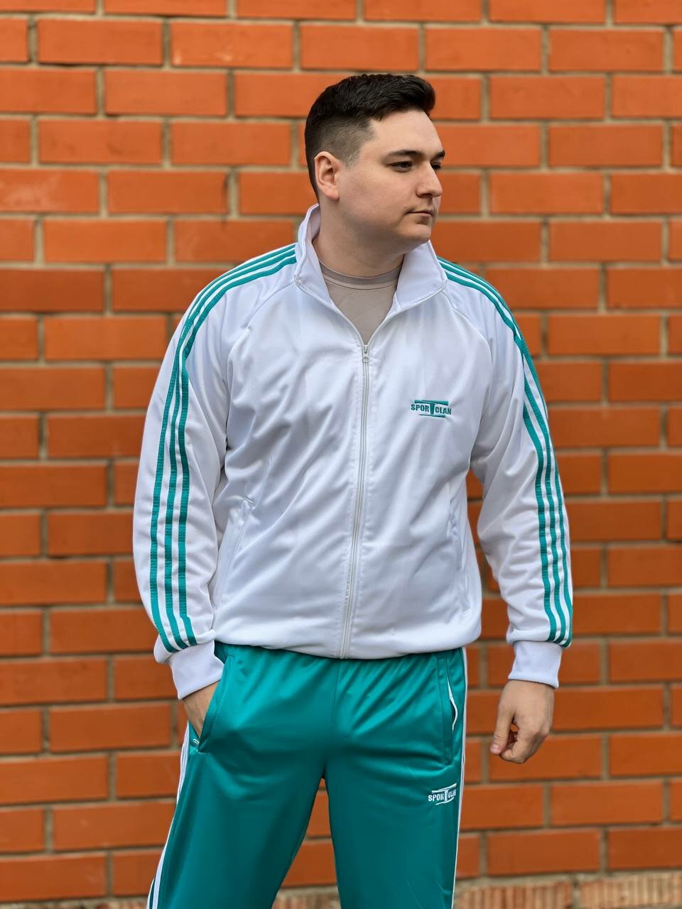 Костюм спортивный