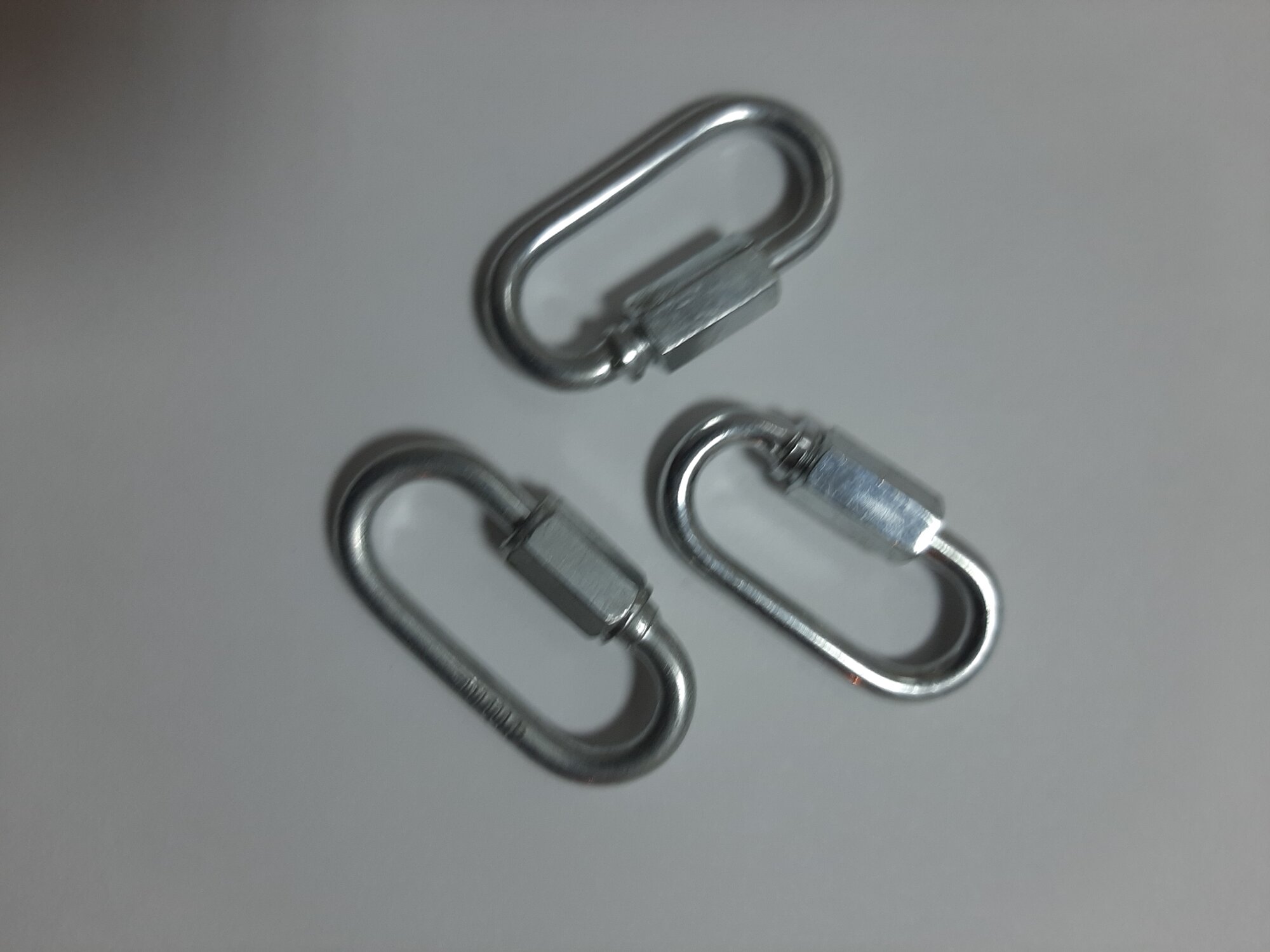 Карабин винтовой 4 мм в комплекте 3 штуки.