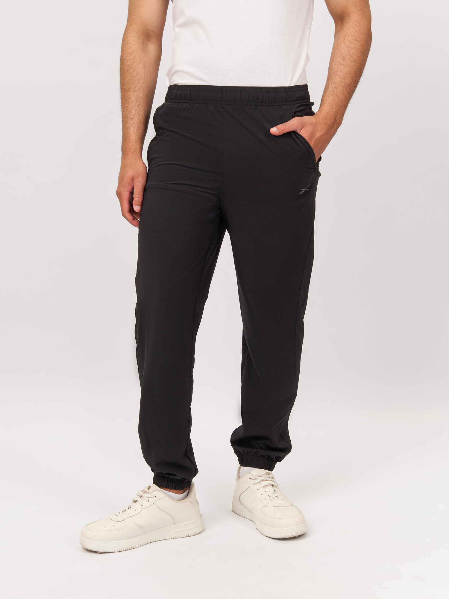 Брюки спортивные Reebok Id Train Woven Pant, размер L INT, черный