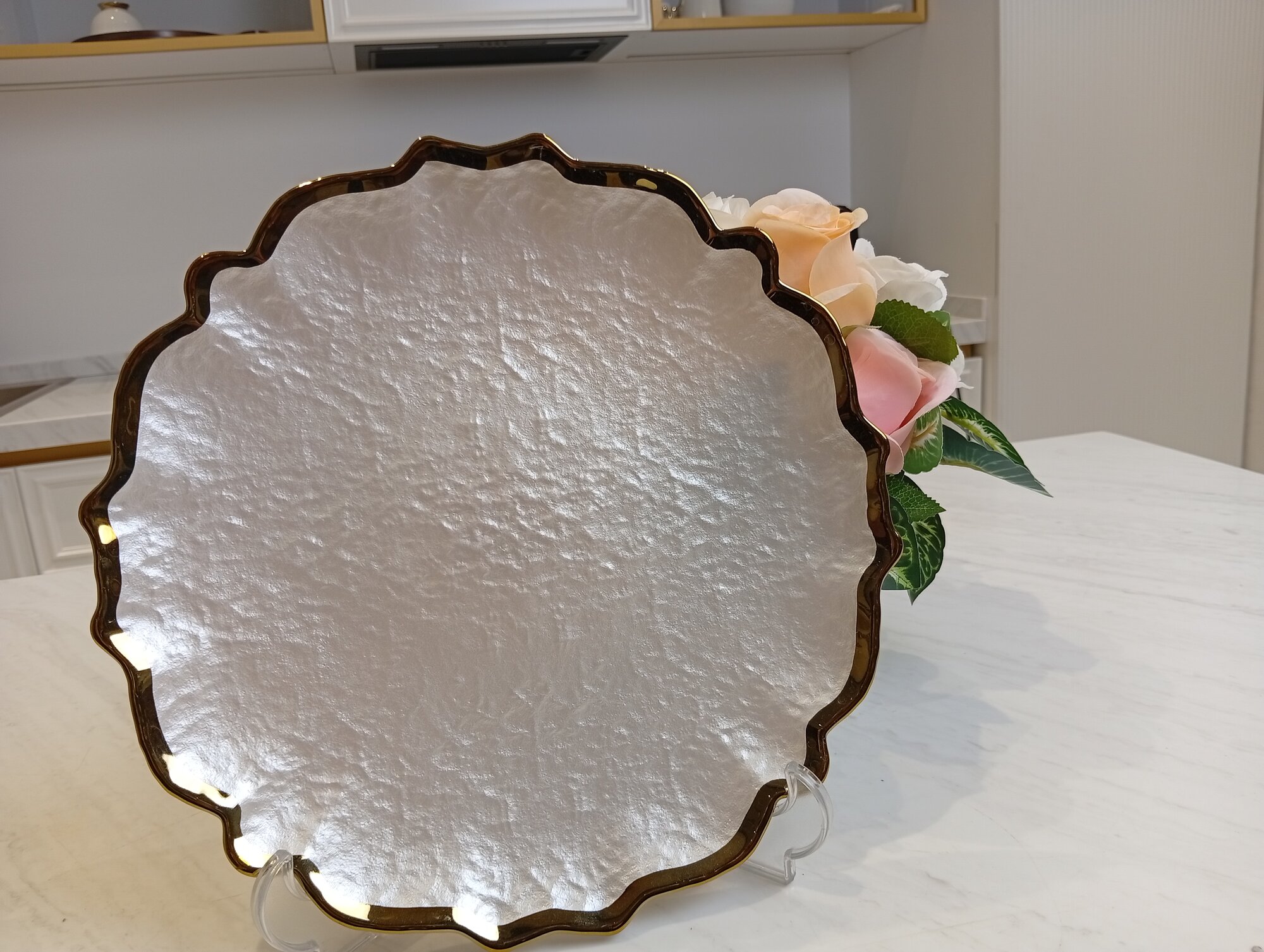 Тарелка, фарфор, 26см, декоративная, новогодняя, круглый дизайн, жемчужный цвет, 1 шт