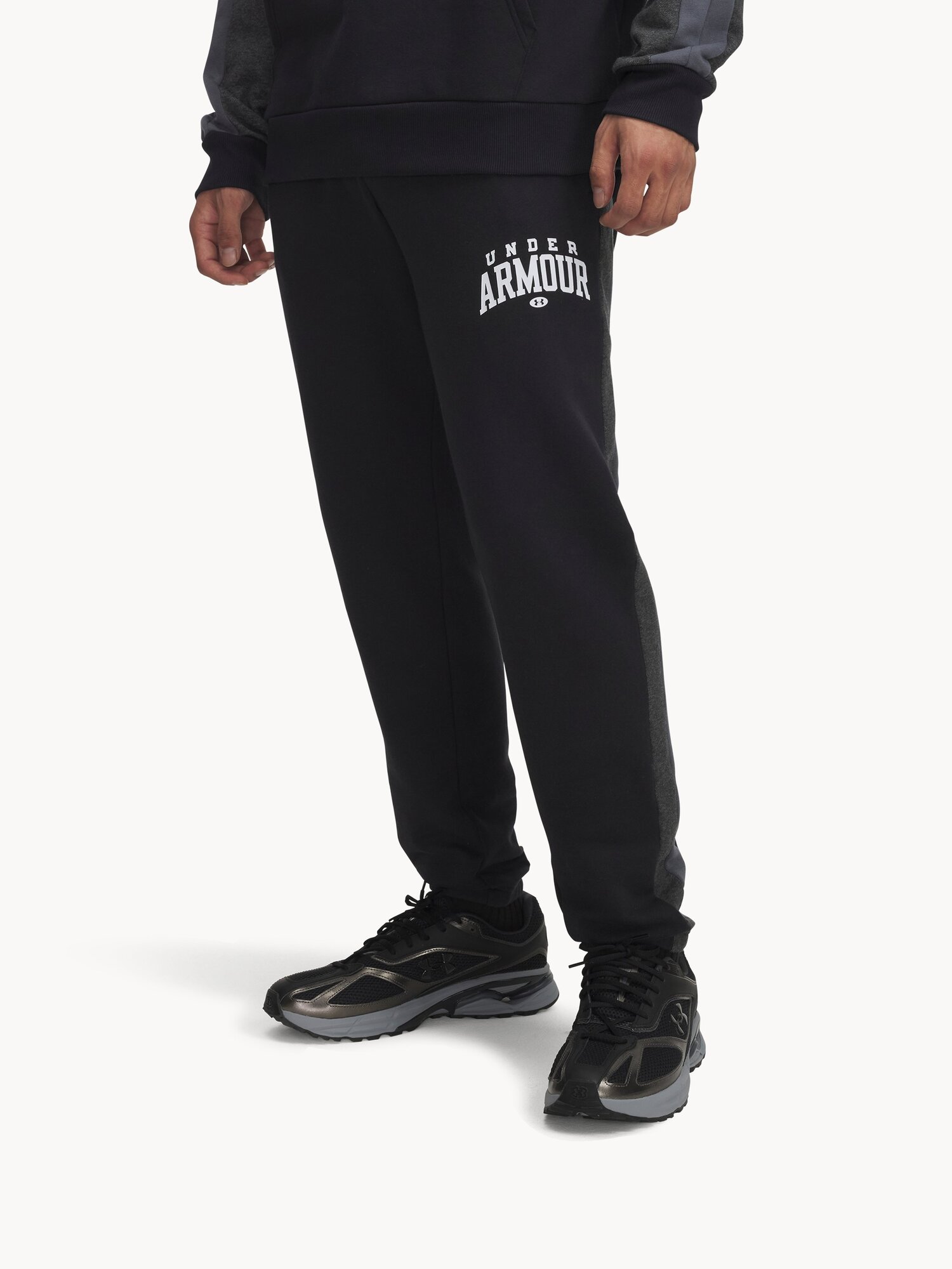 Брюки спортивные