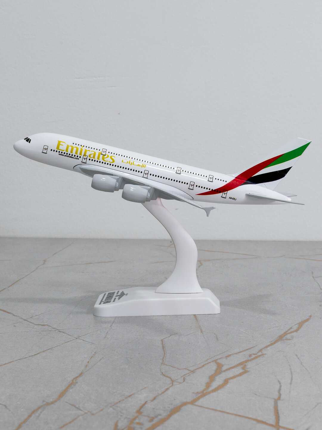 Модель самолёта Airbus A380, Emirates, 20 см, Шасси нет, Металл+пластик — фото 1