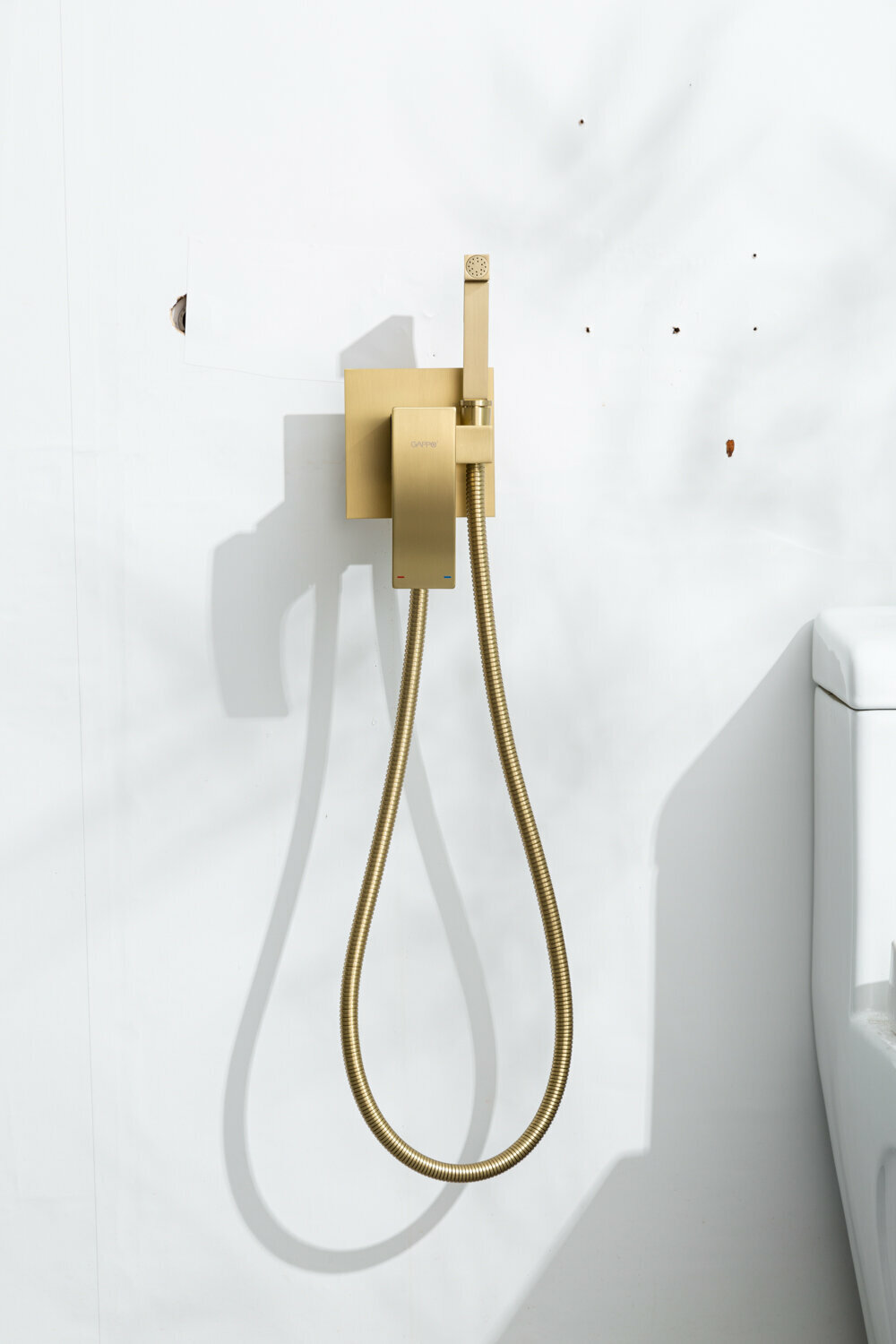 Смеситель с гигиеническим душем встраиваемый Gappo G7207-33, латунь, цвет сатин золотой