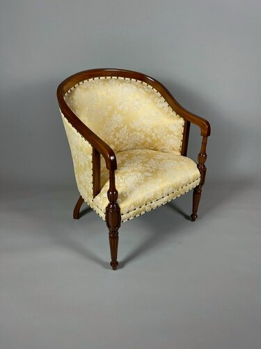 Изображение товара Кресло Louis от DOMKORLEONE, красное дерево (mahogany wood), текстиль, цвет орех NAA (светло-коричневый)