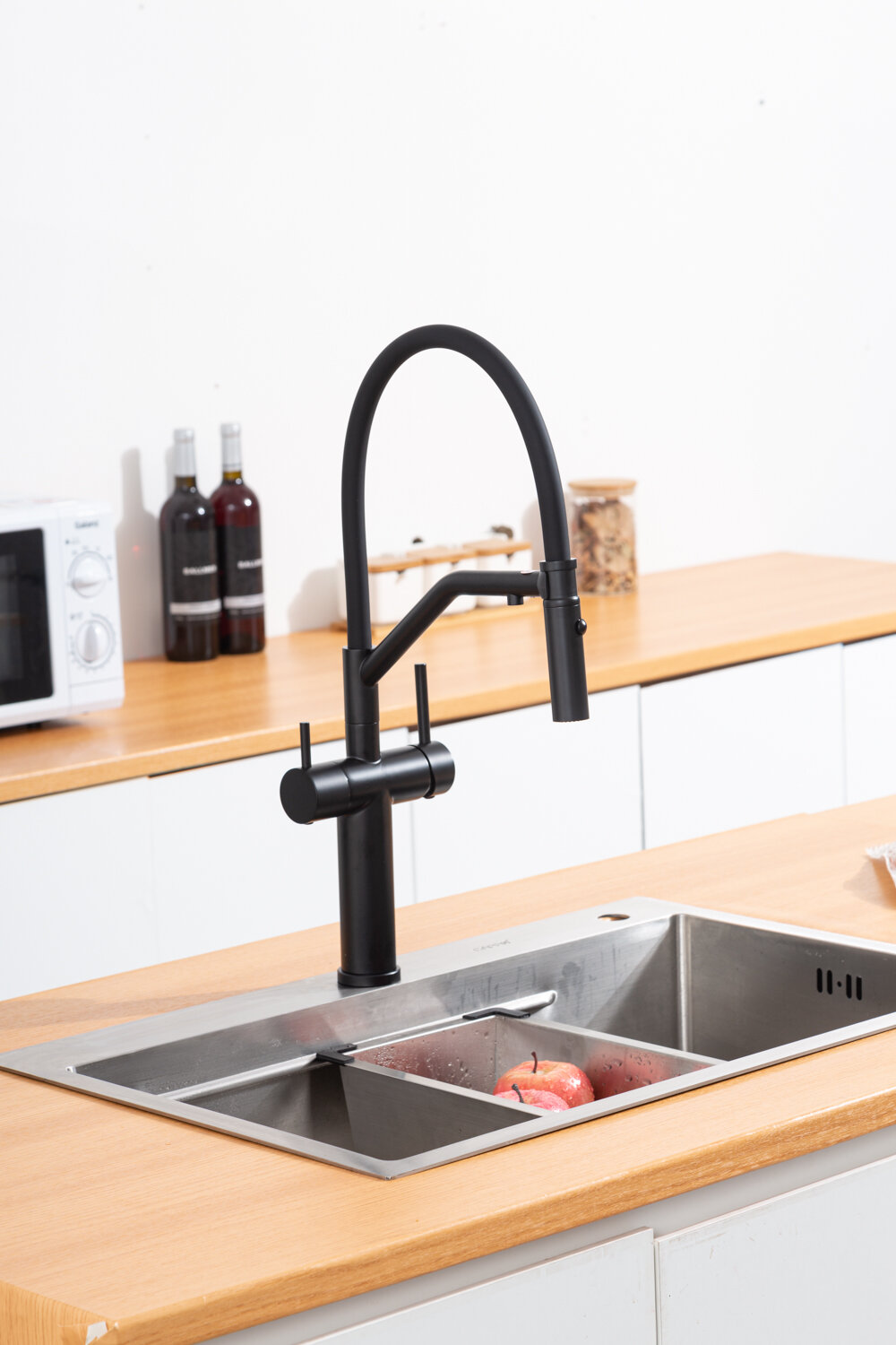 Смеситель для кухонной мойки Gappo G4399-86 с гибким изливом и подключением фильтра питьевой воды, черный