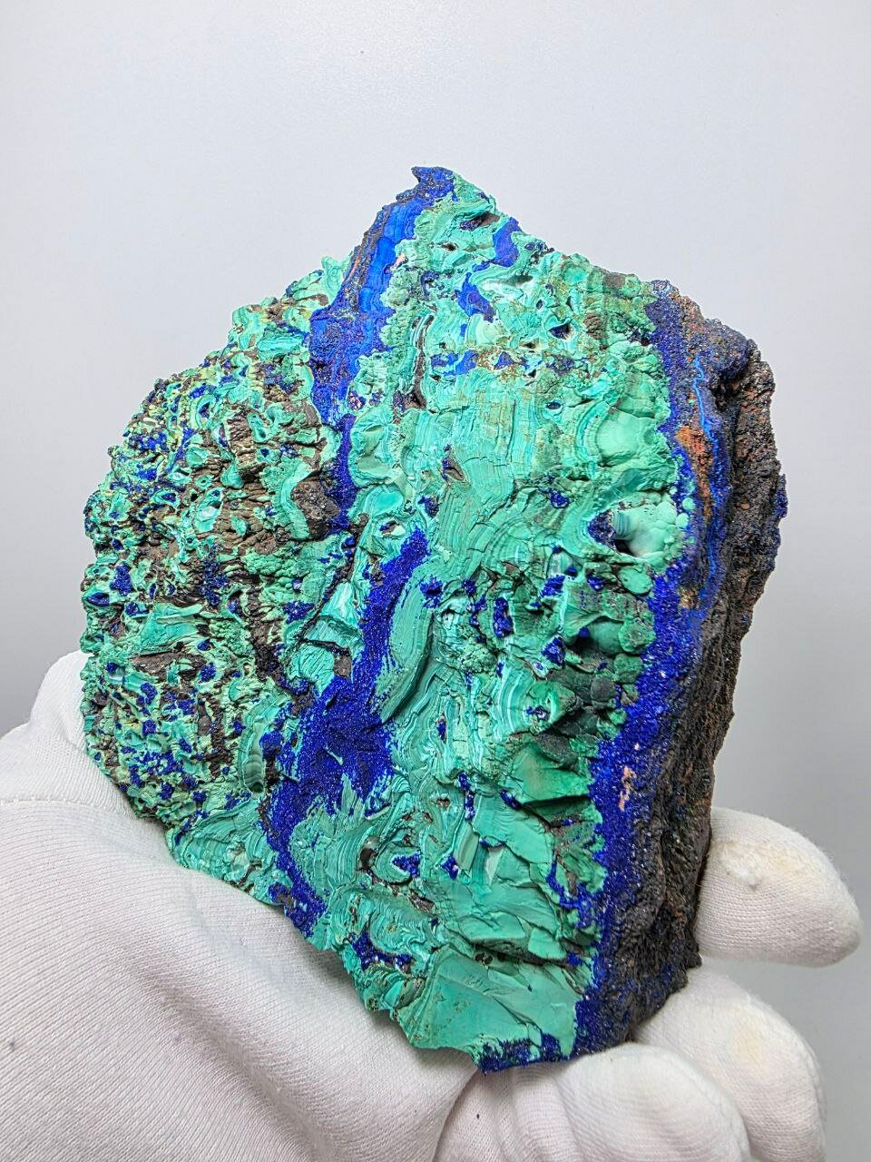 Малахит с азуритом (полированный) 145 мм, 652 г. — фото 1