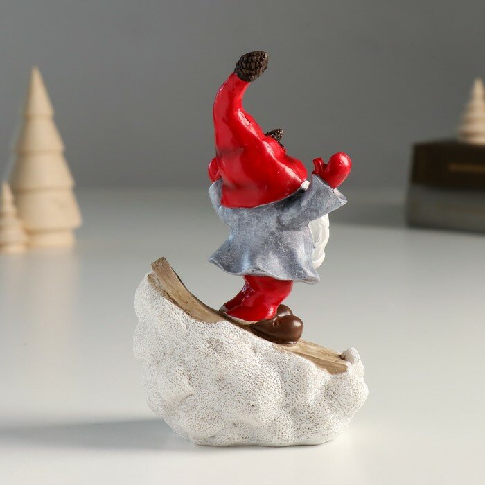 Sima-land Сувенир полистоун "Дед Мороз колпак на глазах, с веточкой, на сноуборде" 9х5,5х14,8 см