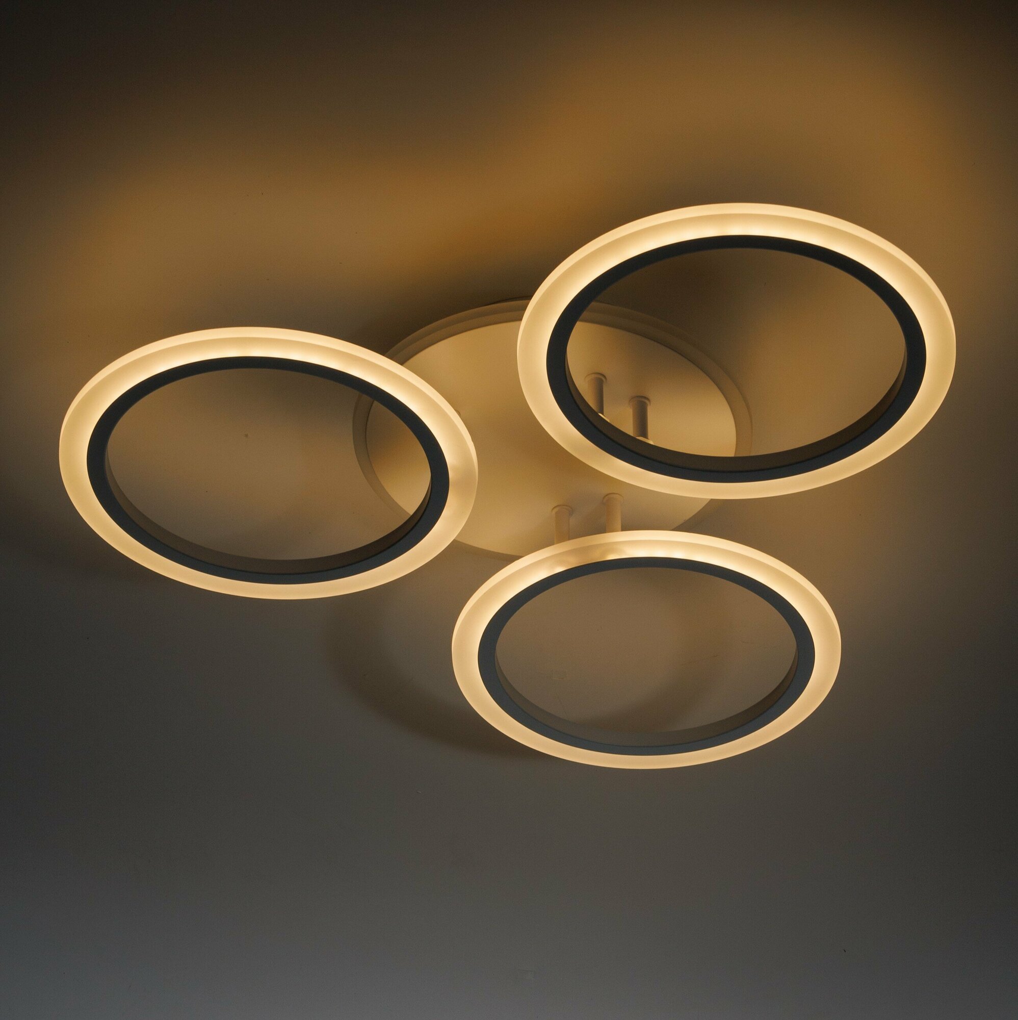 фото Люстра потолочная светодиодная Maestro De Luce хром с RGB подсветкой и пультом управления для всех видов потолков