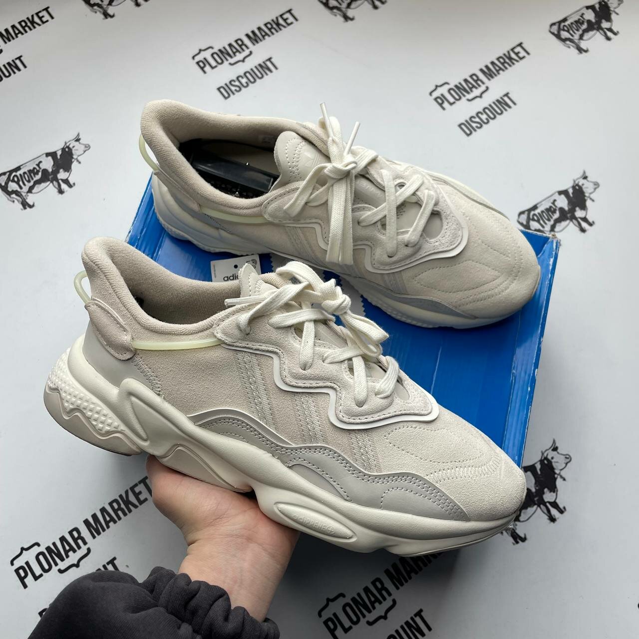 Кроссовки adidas Ozweego