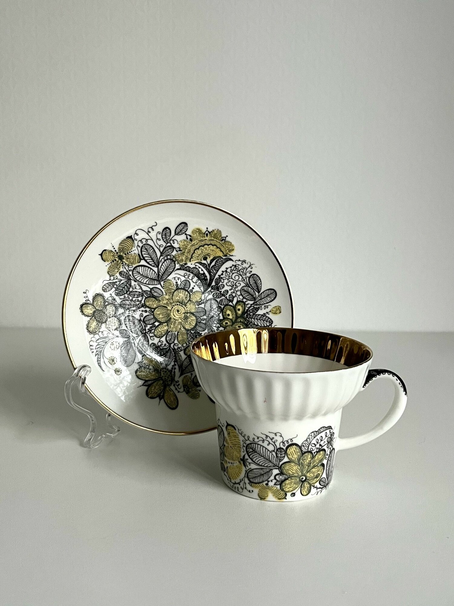 Кофейная пара "Русское кружево" Костяной фарфор. ЛФЗ. СССР. Форма: Тюльпан. Вне ГР.