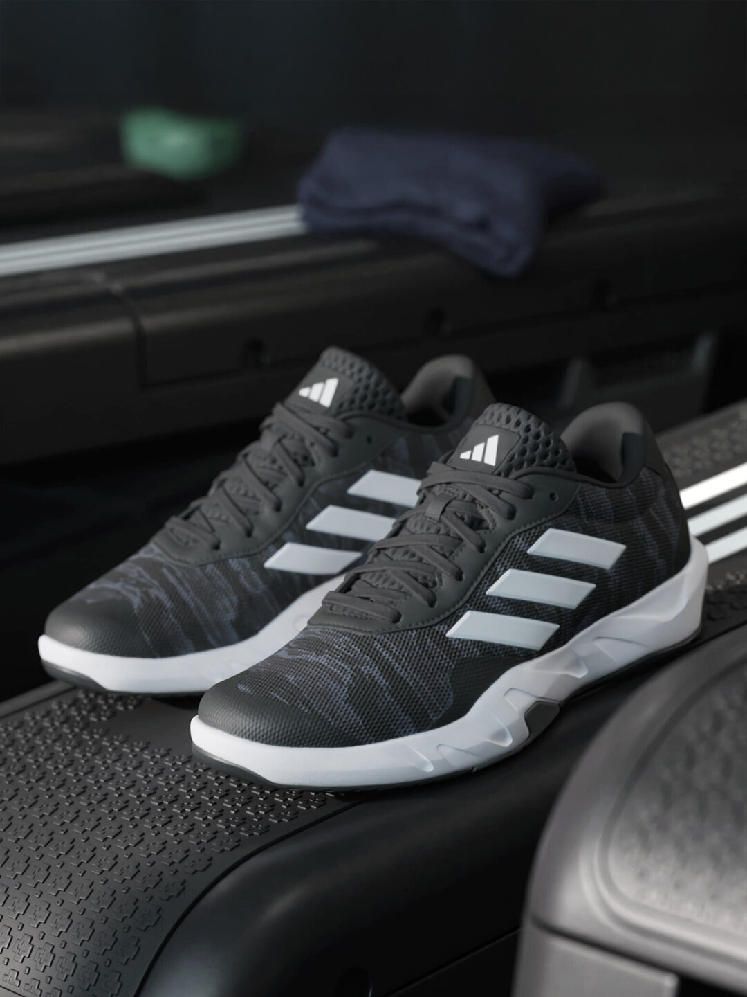 Кроссовки adidas Amplimove Trainer, размер 10 UK, черный/серый/белый — фото 1