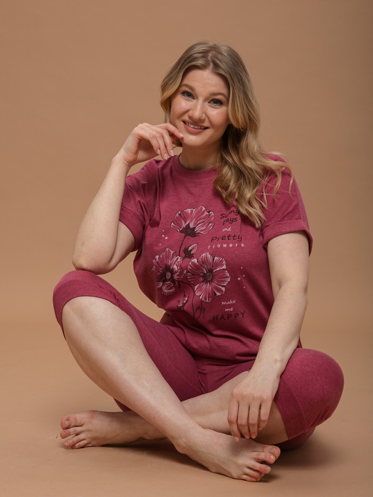 Пижама домашняя женская Алтекс футболка с бриджами бордовая, размер 54 - фотография № 2