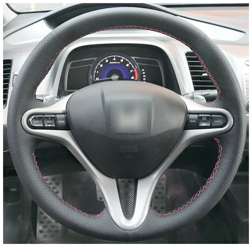 Накладка из натуральной кожи "Кожа рулит" на руль Honda Civic VIII (2006-2011), черная, с красной нитью, для замены штатной накладки с перфорацией