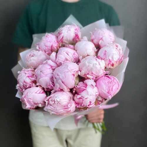 Букет "15 ароматных пионов", цветочный магазин Wow Flora