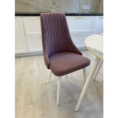 Мягкий стул Celine с высокой спинкой из премиального микровелюра Лавандового оттенка