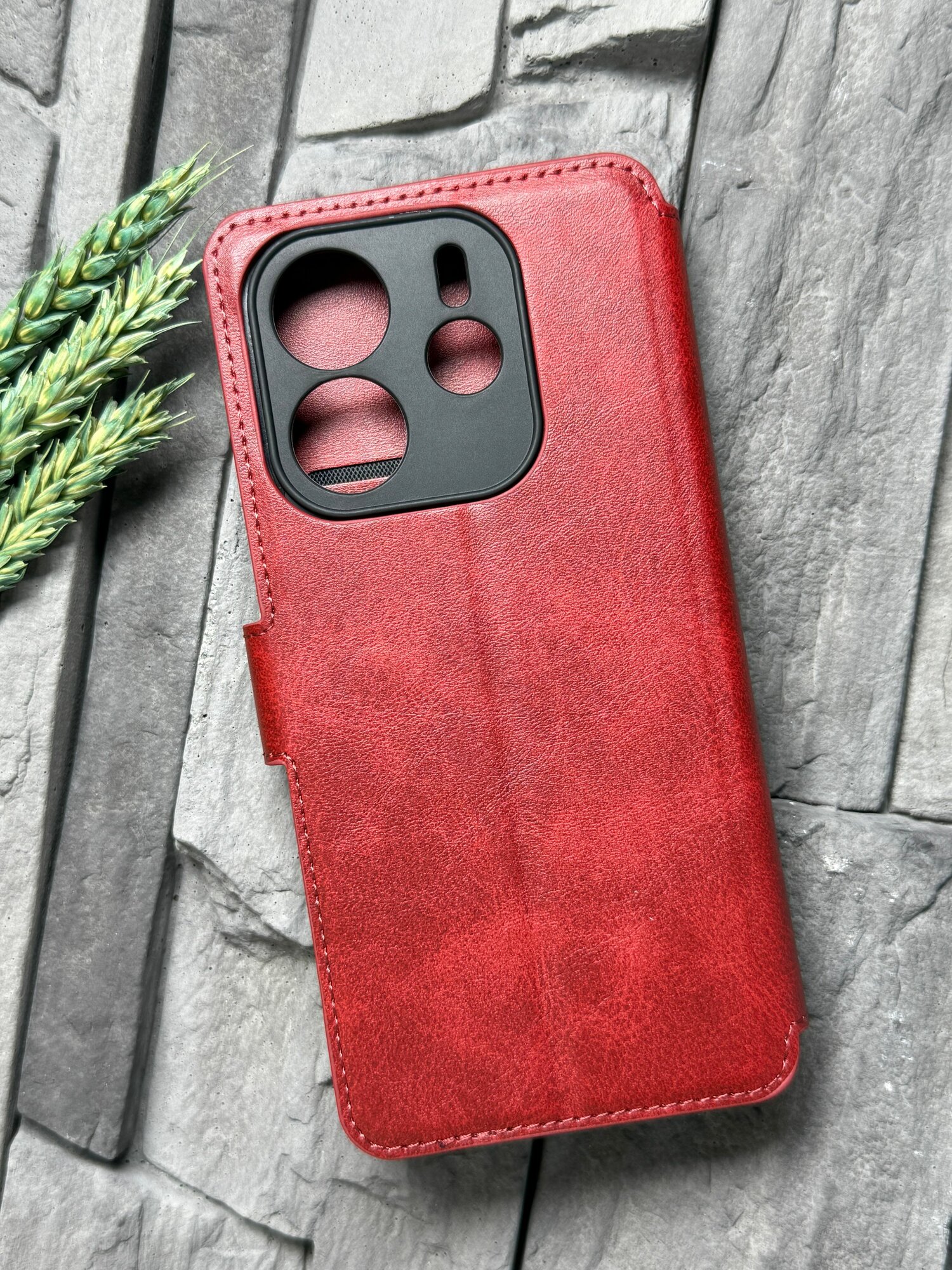 Чехол книжка для Xiaomi Redmi Note 14 4G кожаный с магнитной застежкой / Редми Ноут 14 4Джи с хлястиком / flip чехол для Redmi Note 14 (4G) с функцией подставки, красный — фото 1