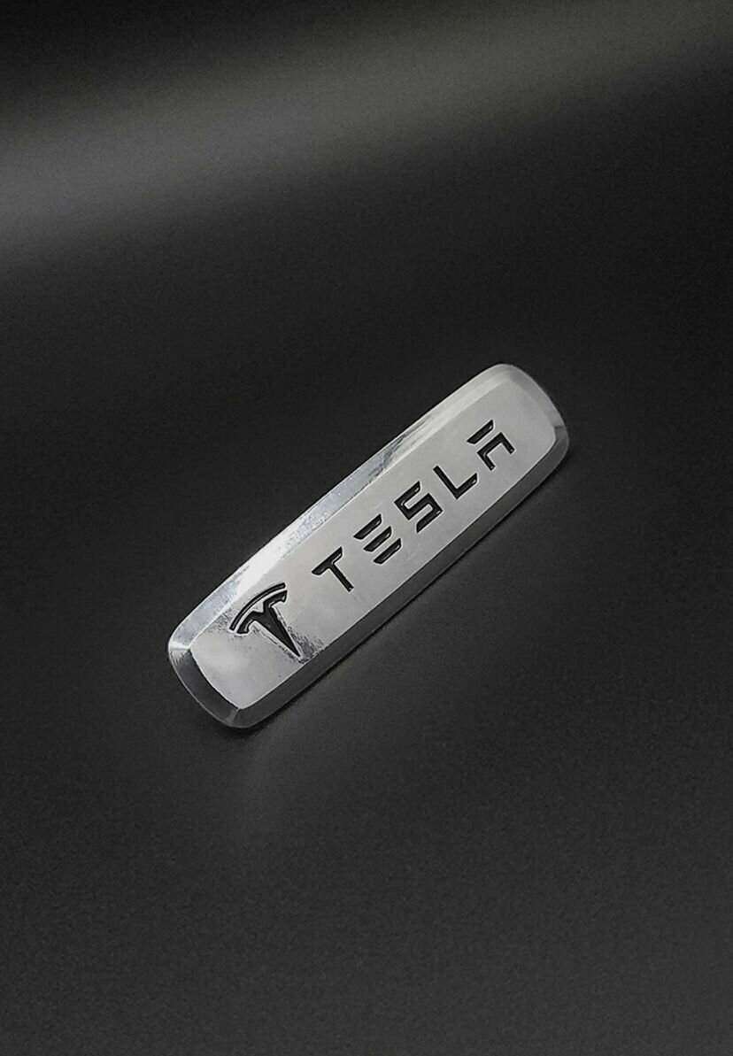 Шильдик (логотип) Tesla металлический /для ковриков /сумок/папок